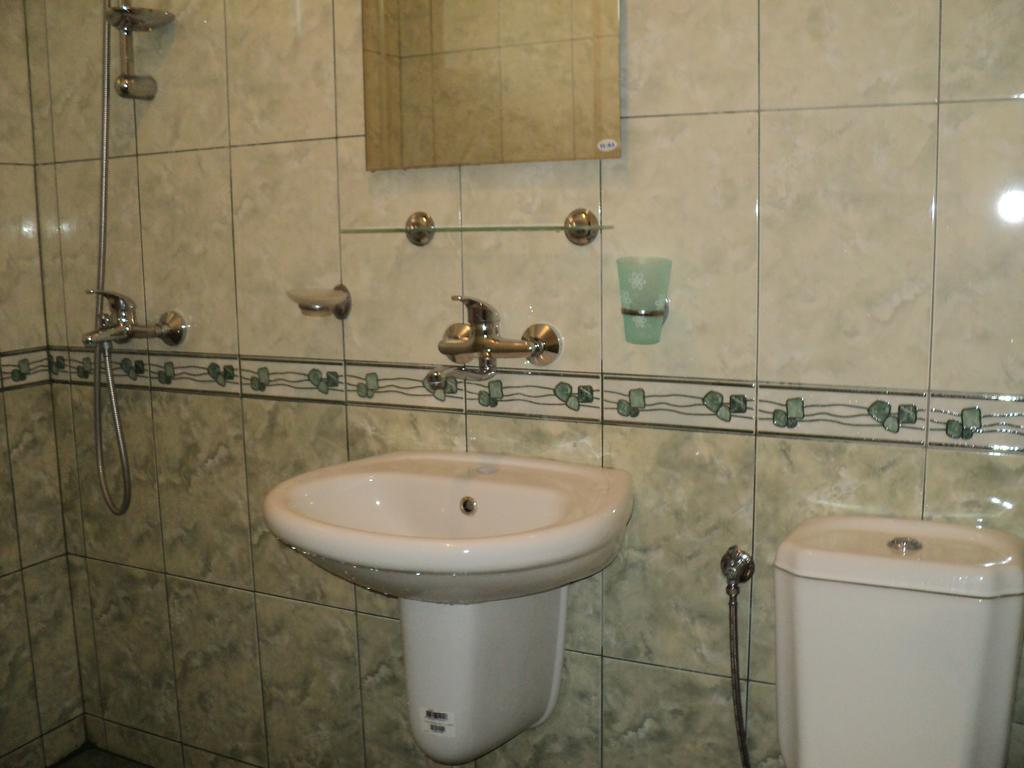 Meni Apartments And Guest Rooms Sozopol Exterior photo