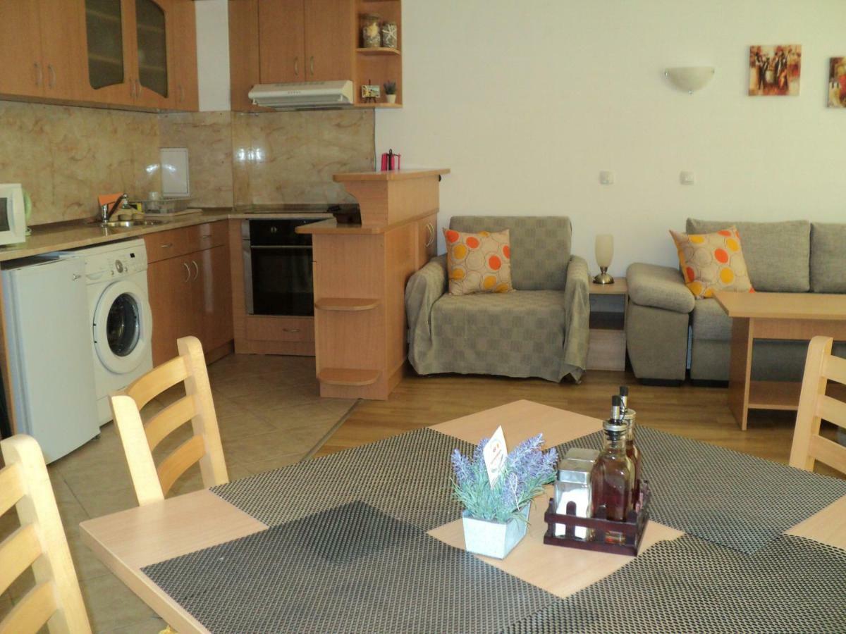 Meni Apartments And Guest Rooms Sozopol Exterior photo