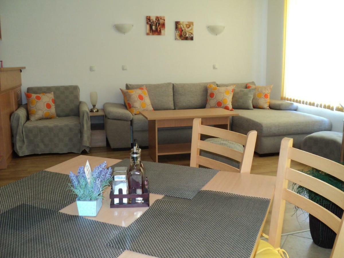 Meni Apartments And Guest Rooms Sozopol Exterior photo
