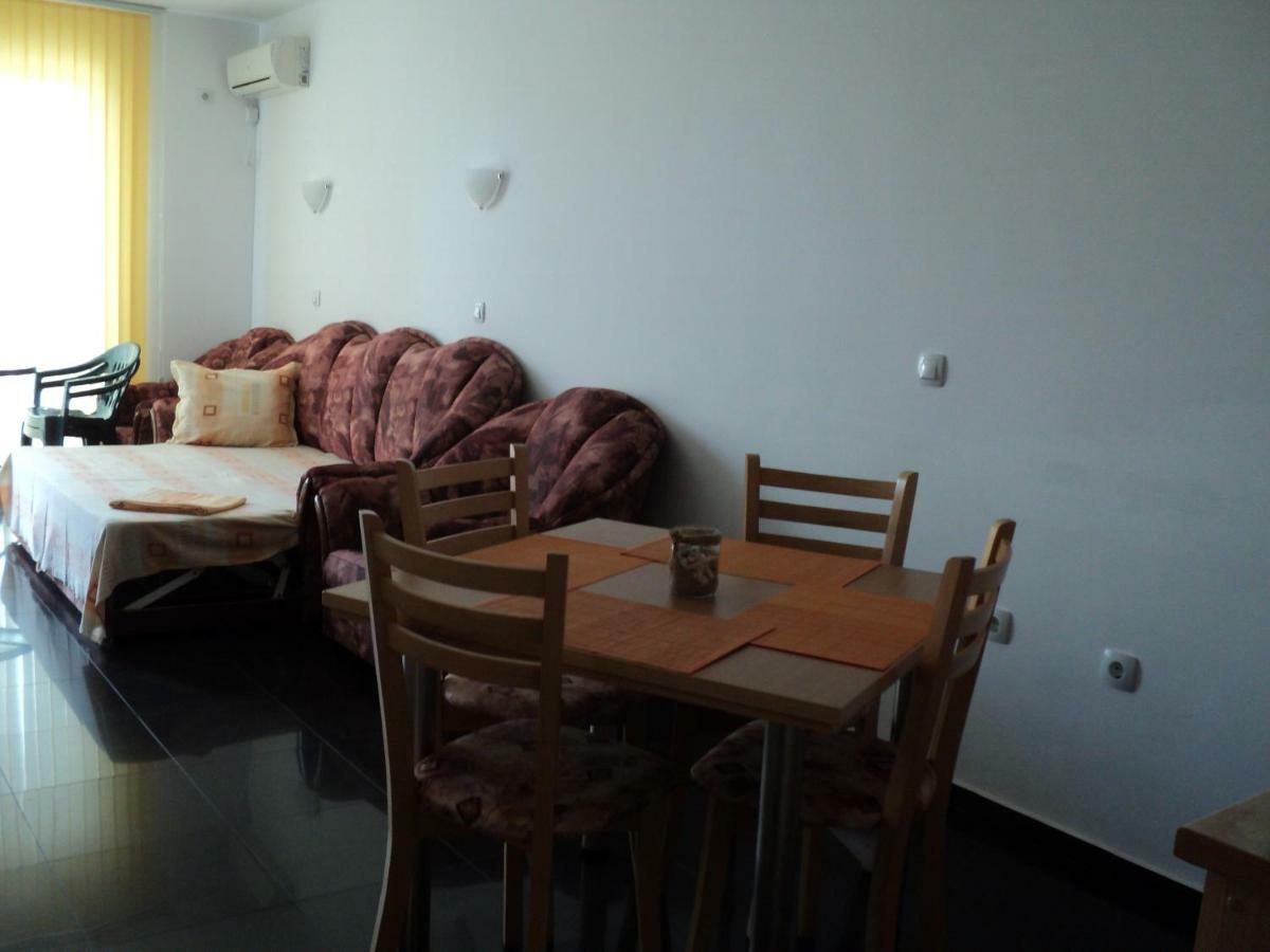 Meni Apartments And Guest Rooms Sozopol Exterior photo